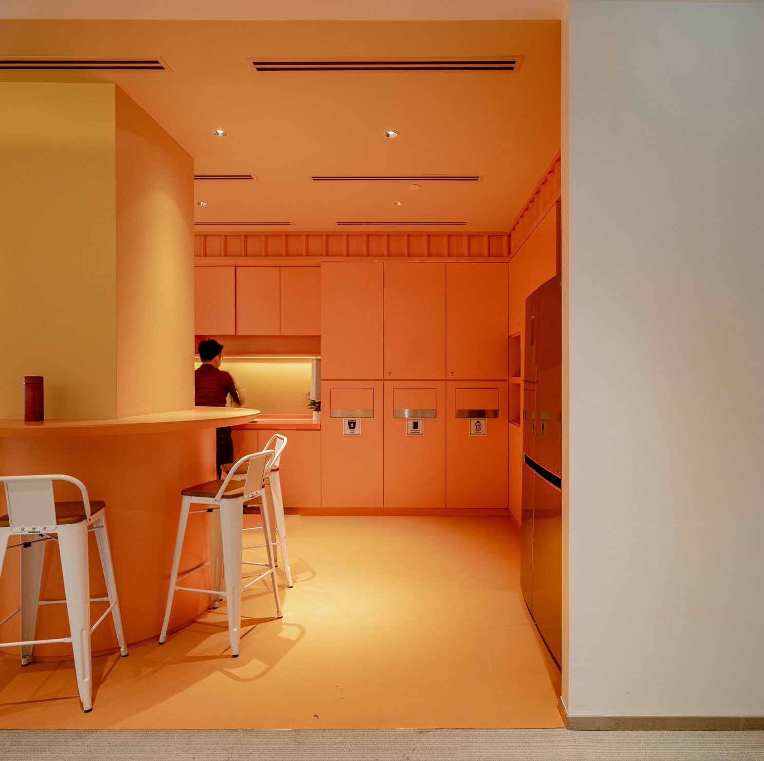 UOB SGX L1 & Mezzanine workplace detail 2